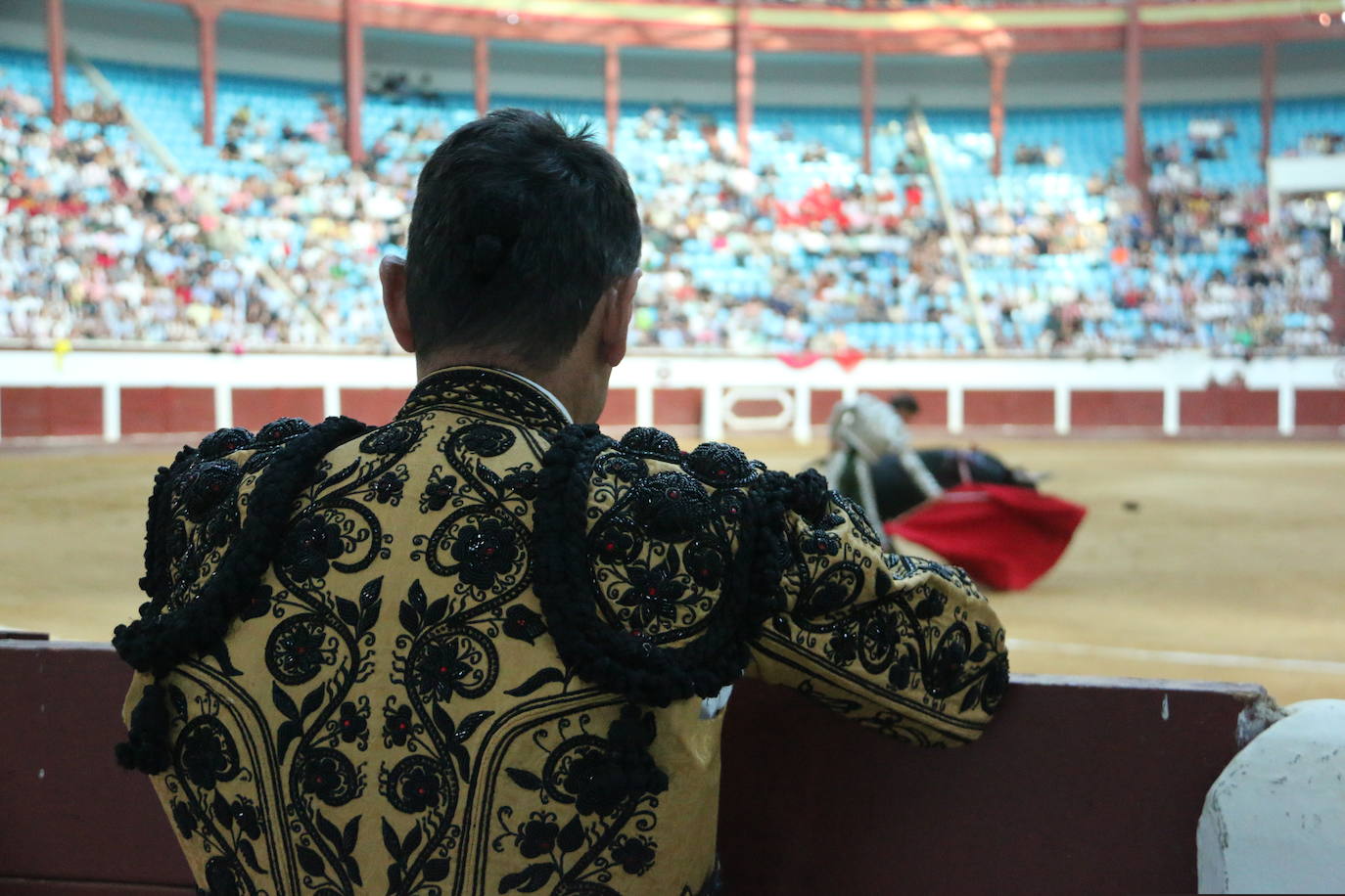 Manzanares durante un lance de la corrida