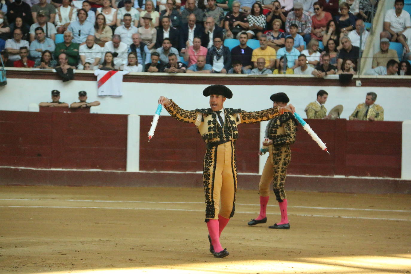 Manzanares durante un lance de la corrida