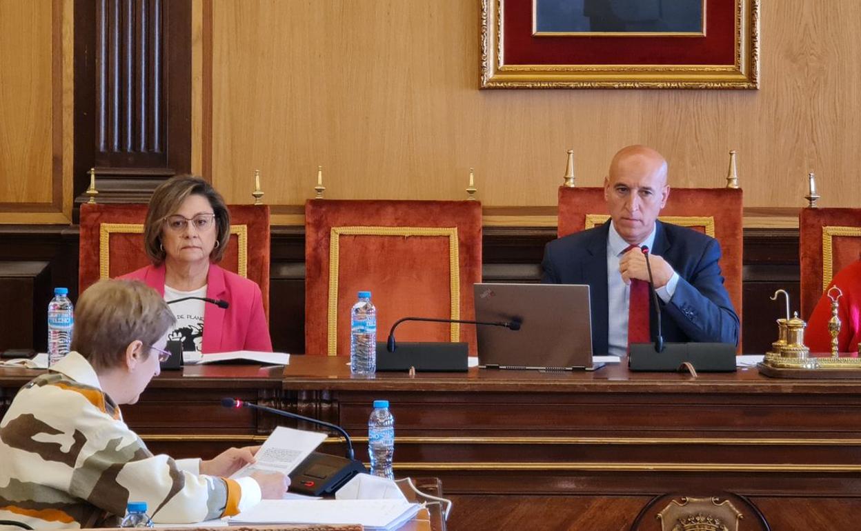 El alcalde de la capital preside el pleno del Ayuntamiento de este lunes 27 de junio. 