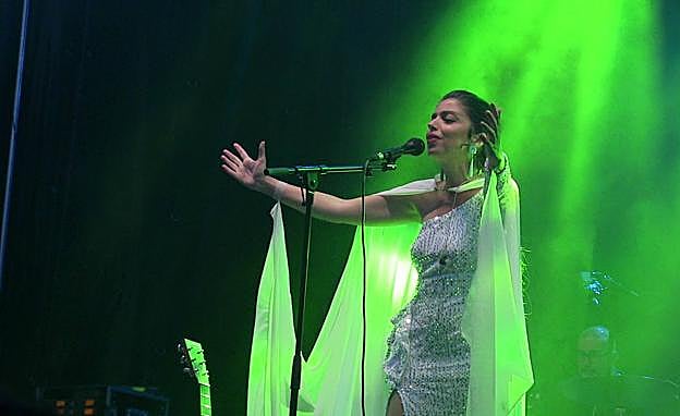 Imagen. Soleá Morente en el concierto de la plaza Mayor en León. 
