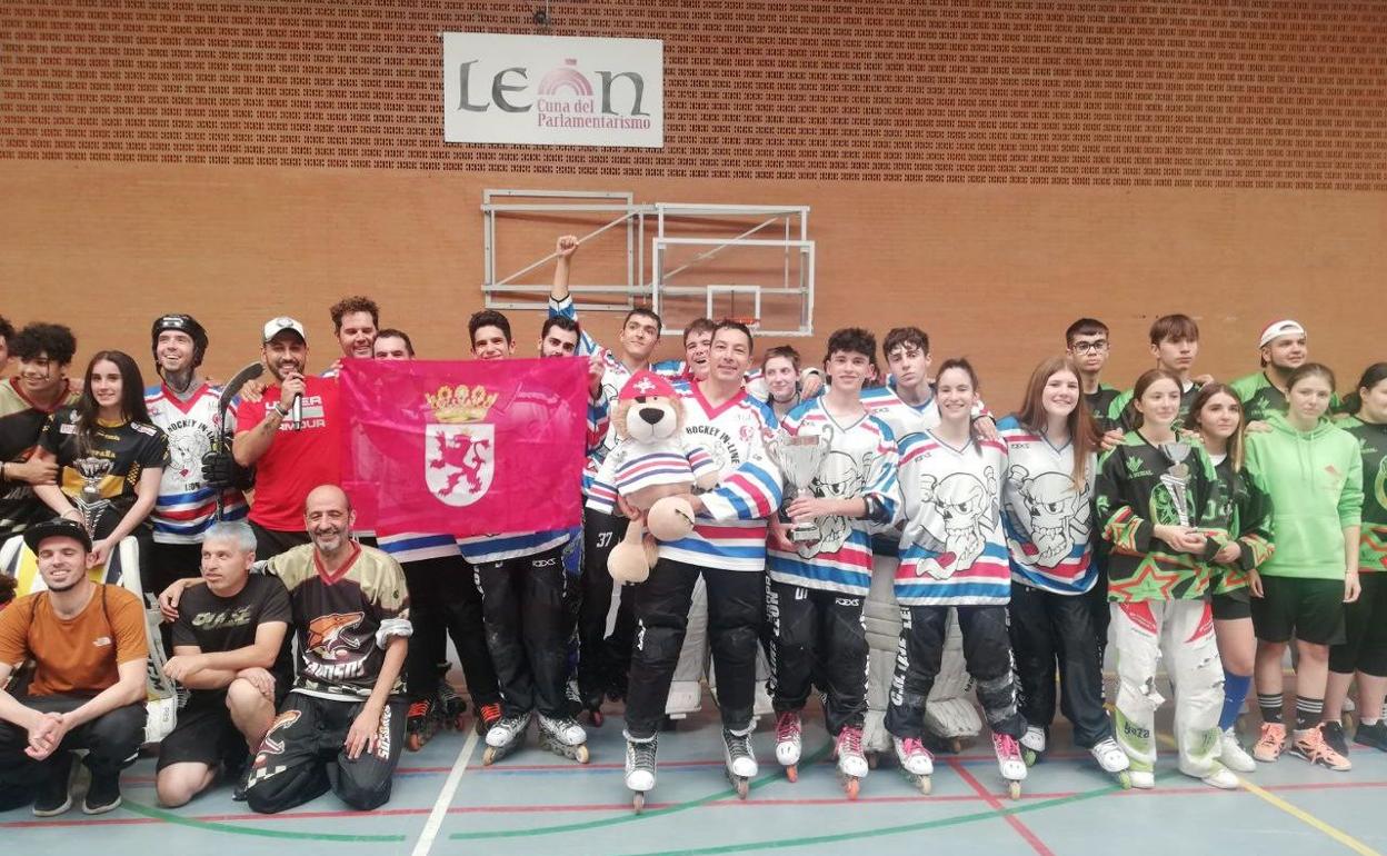 El equipo leonés celebra la victoria en el Torneo Ciudad de León. 