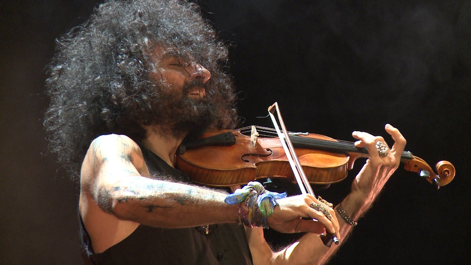 León se rinde a Ara Malikian