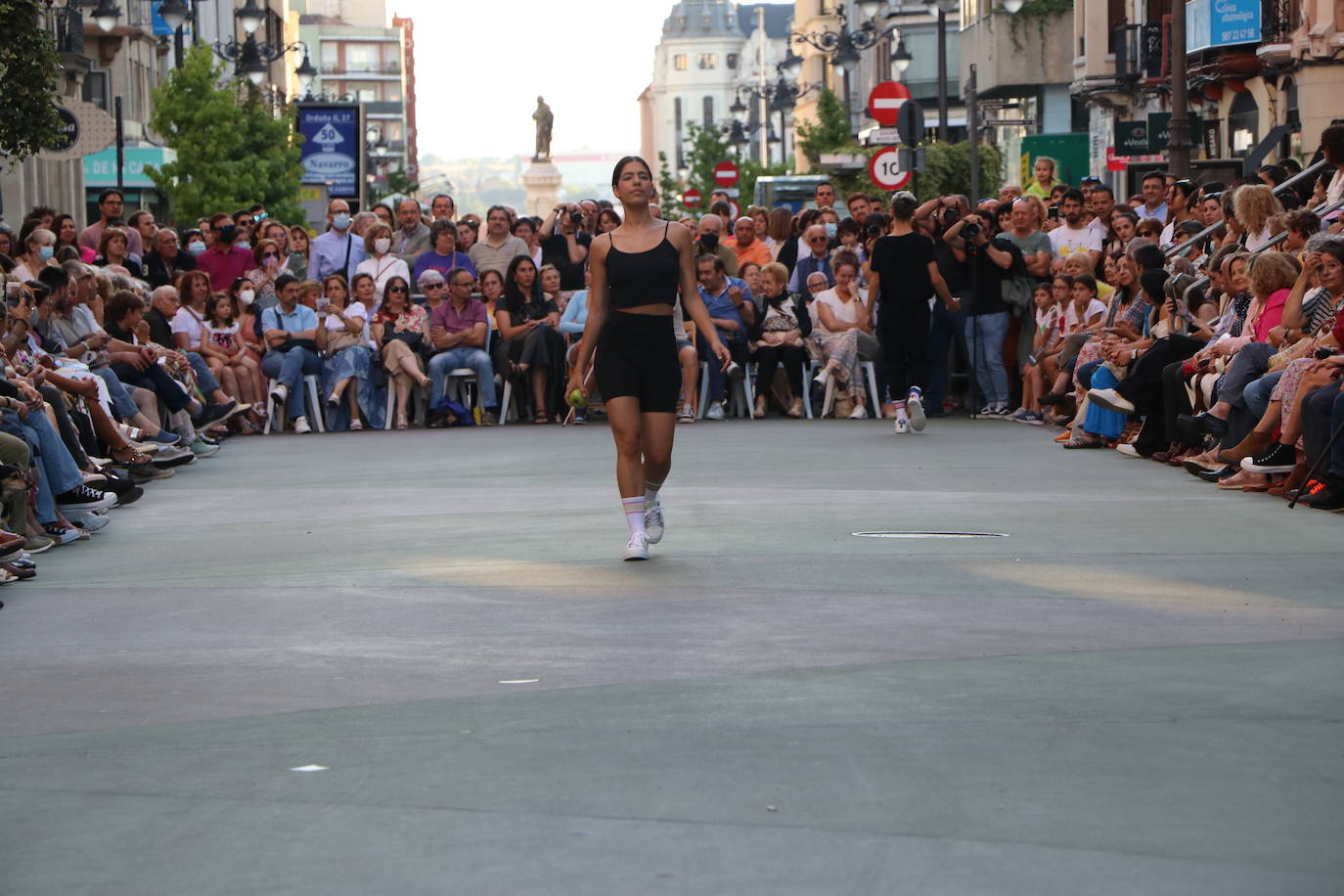 Desfile de moda de jóvenes diseñadores de León. 