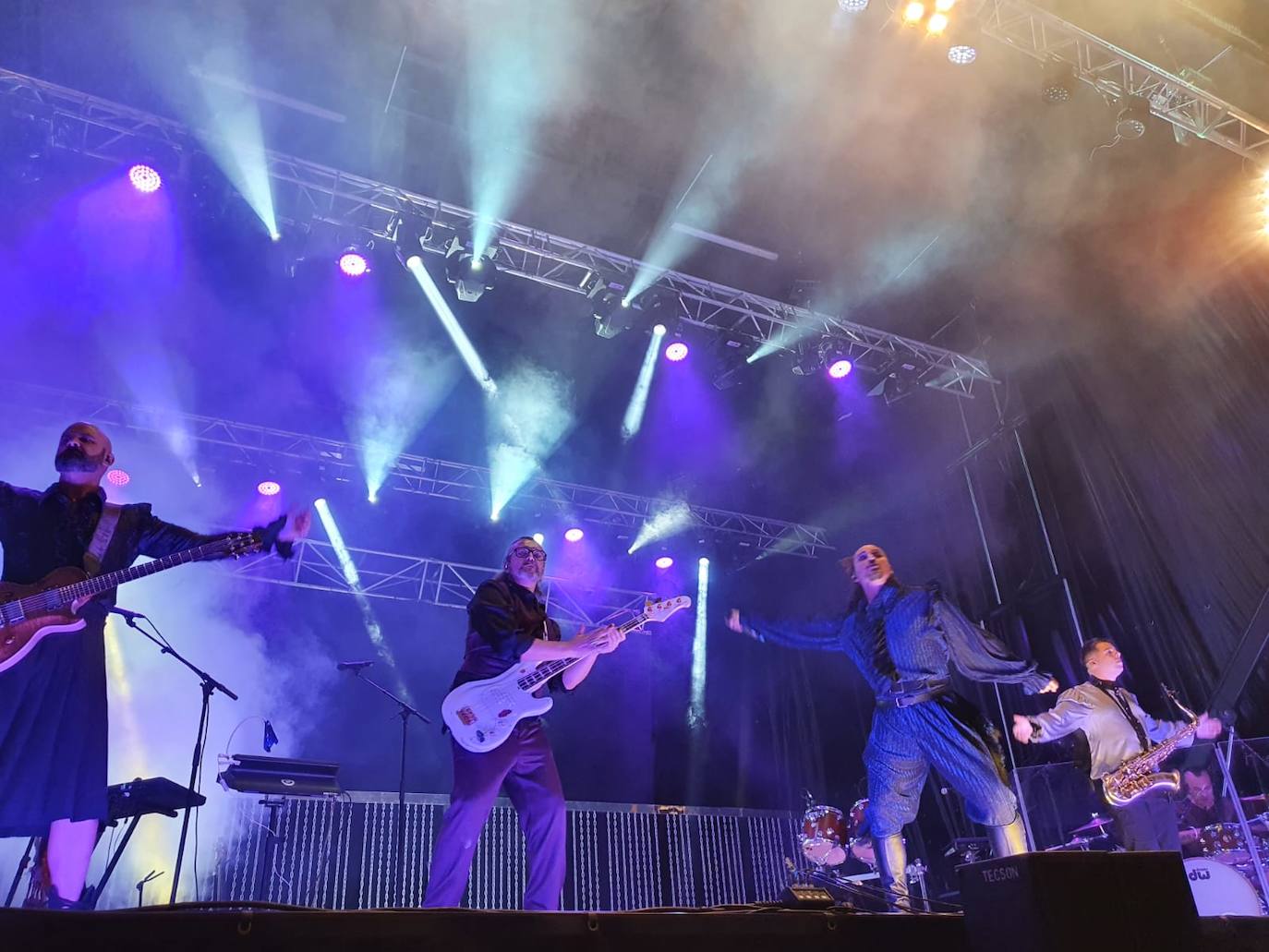 Actuación de 'Mastodonte' en la Plaza Mayor de León. 