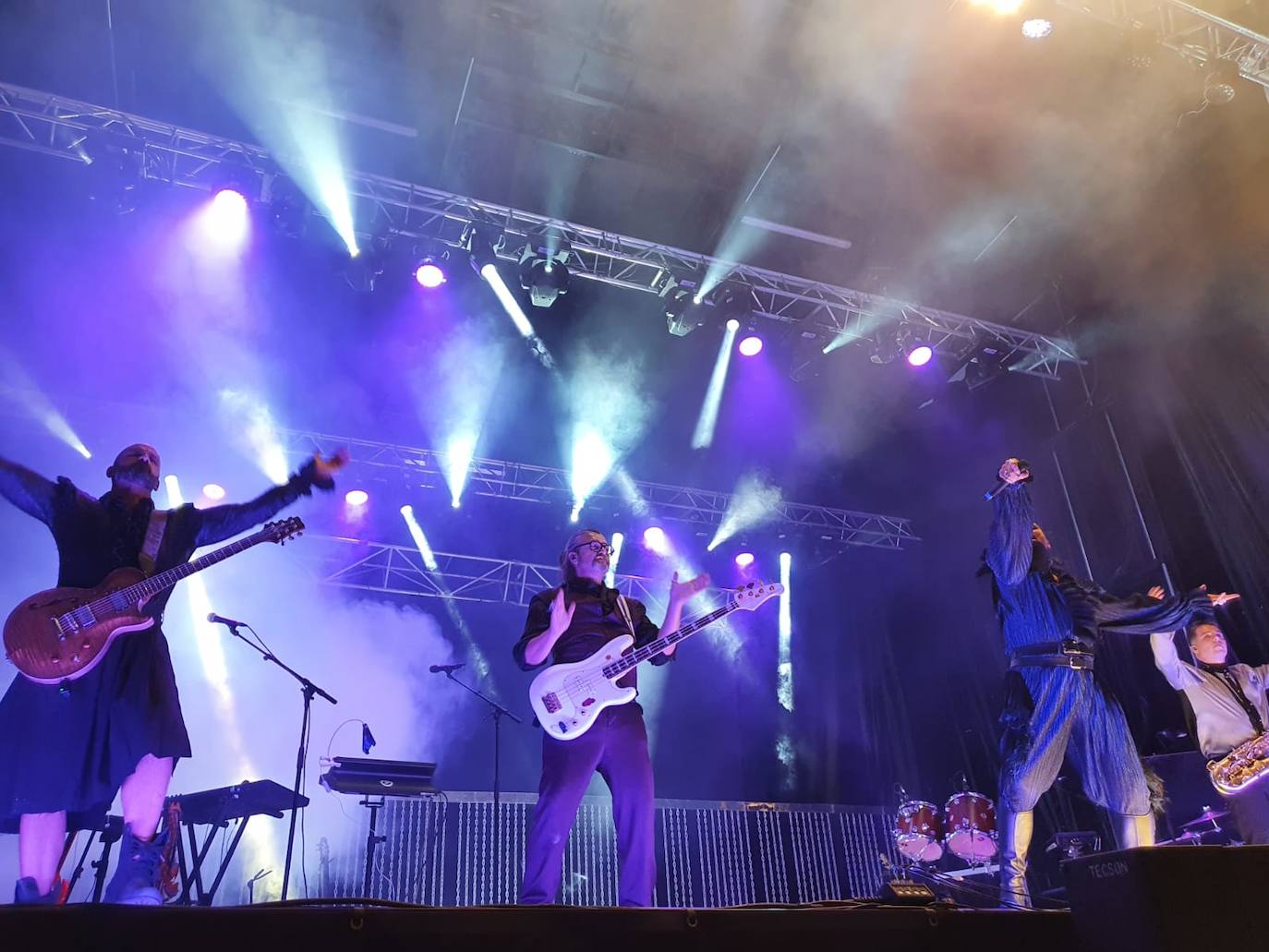 Actuación de 'Mastodonte' en la Plaza Mayor de León. 