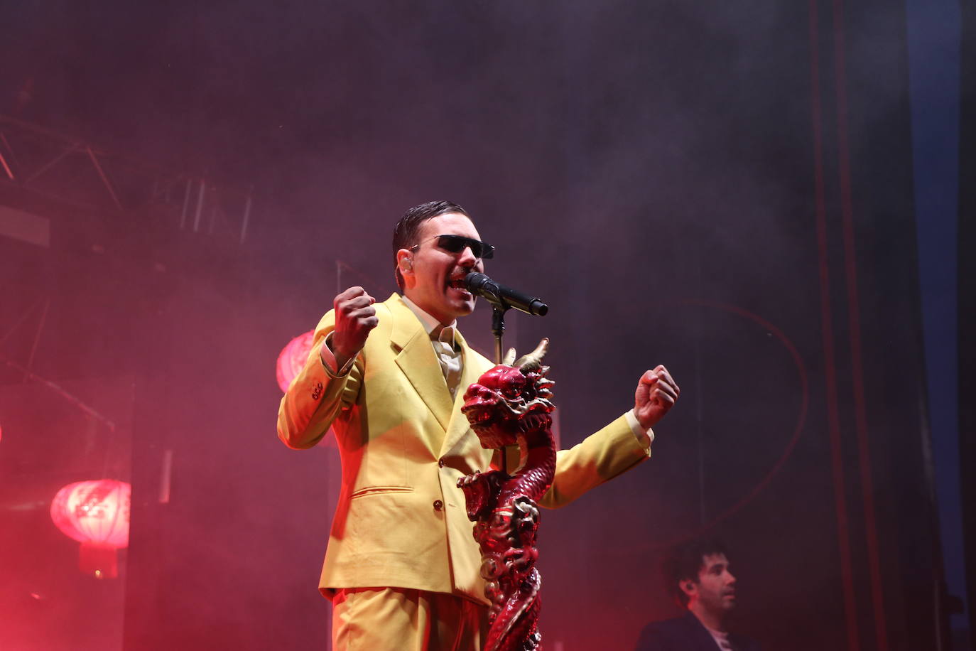 Miss Caffeina sobre el escenario de León. 