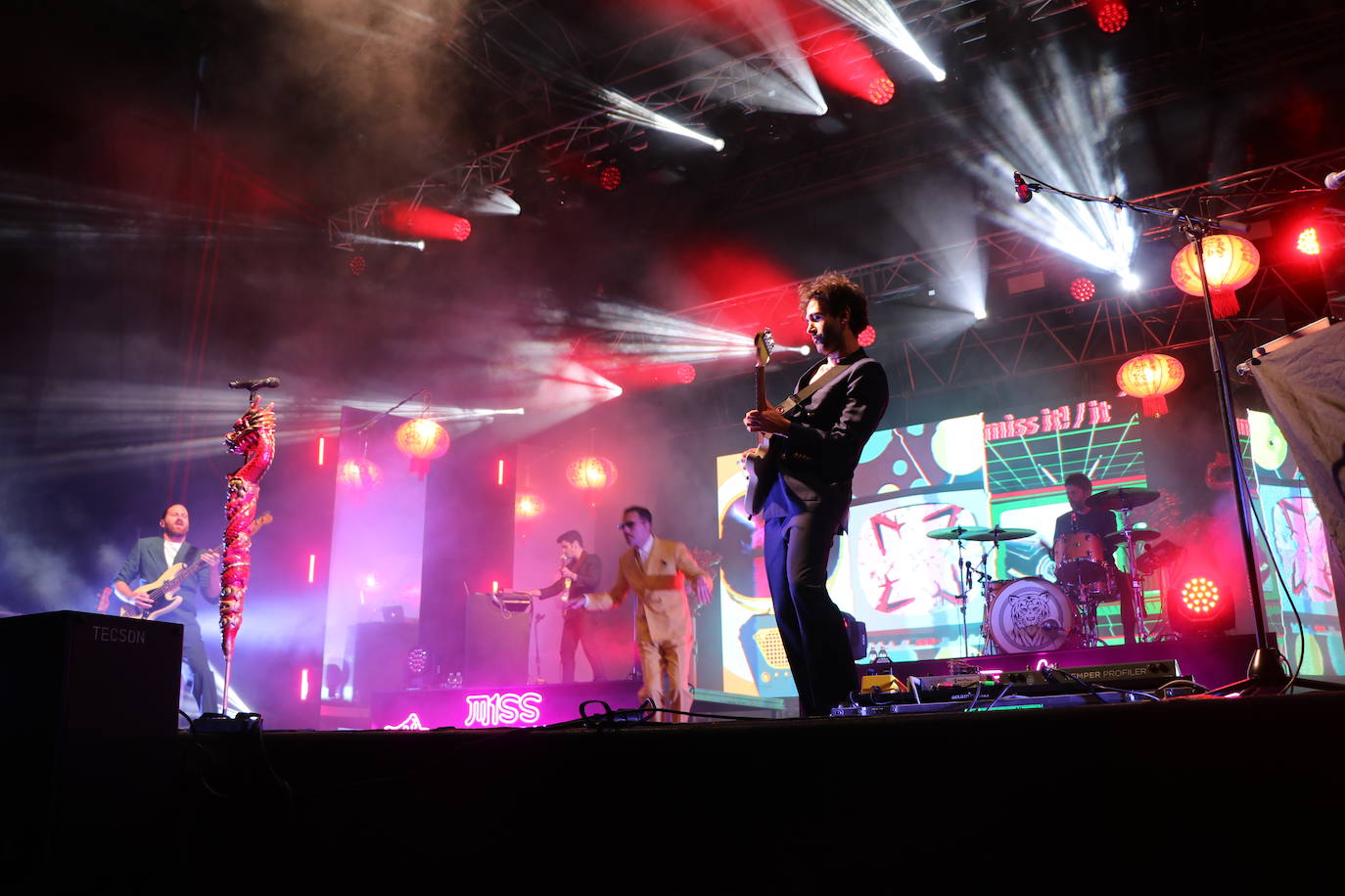 Miss Caffeina sobre el escenario de León. 