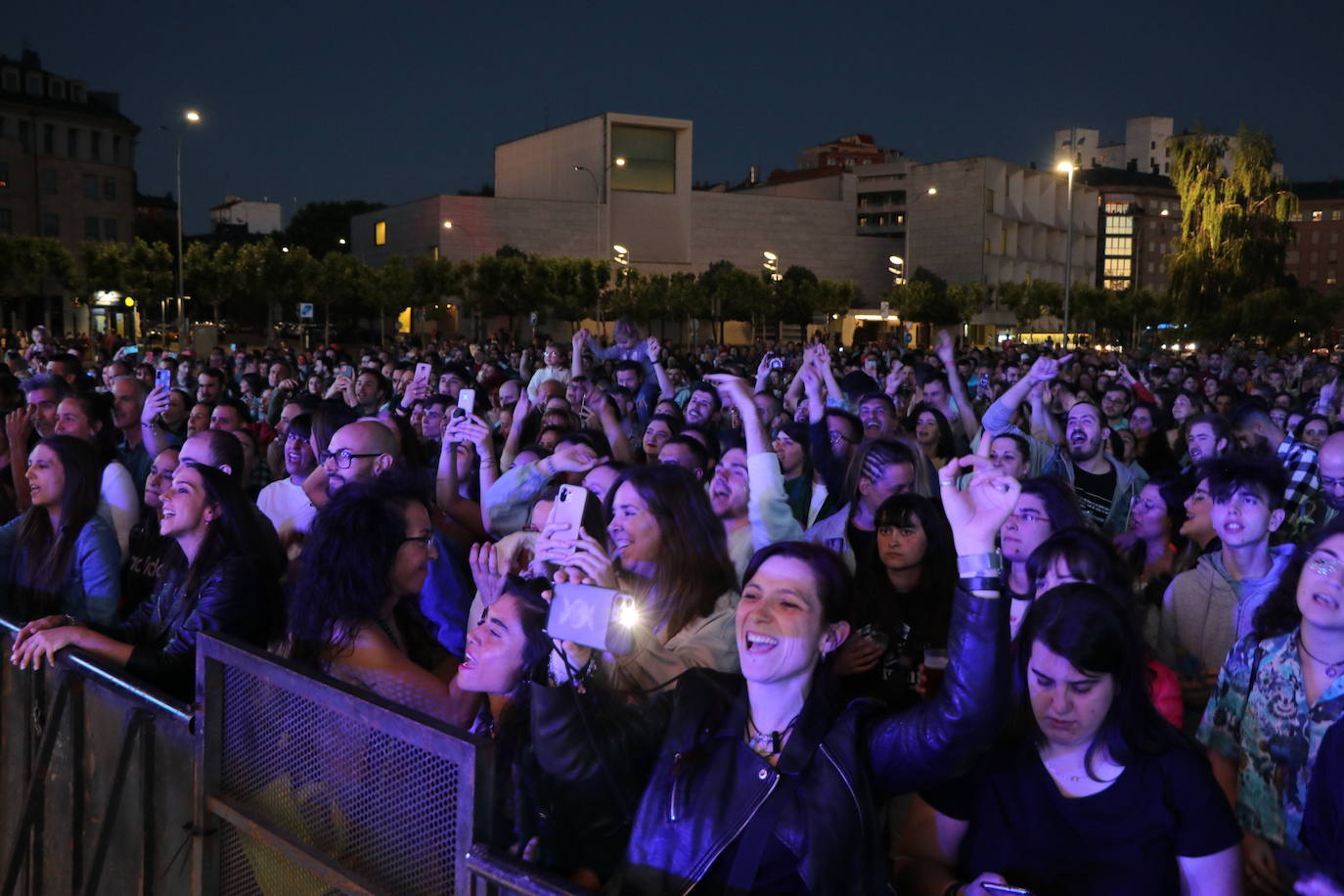 Miss Caffeina sobre el escenario de León. 