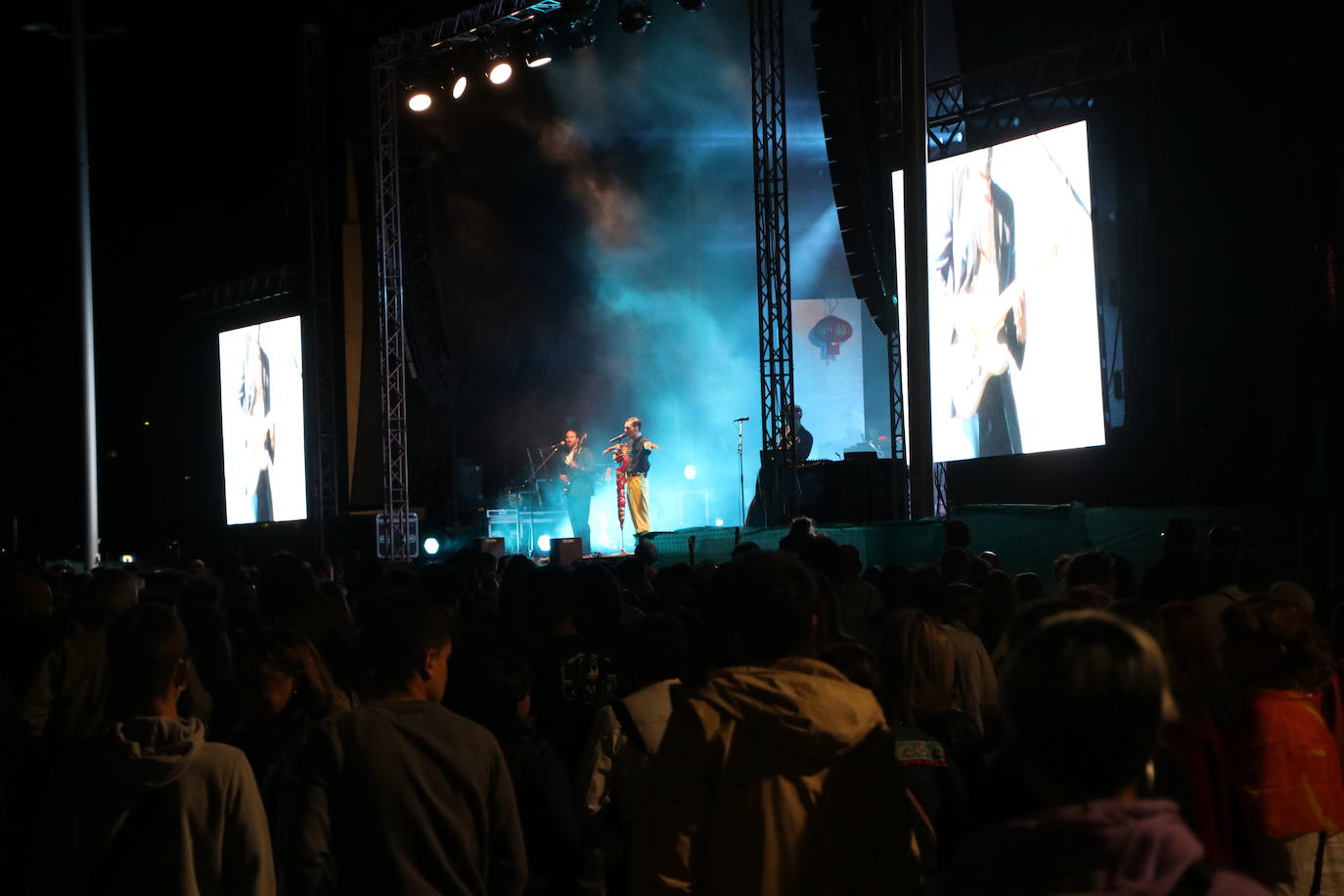 Miss Caffeina sobre el escenario de León. 