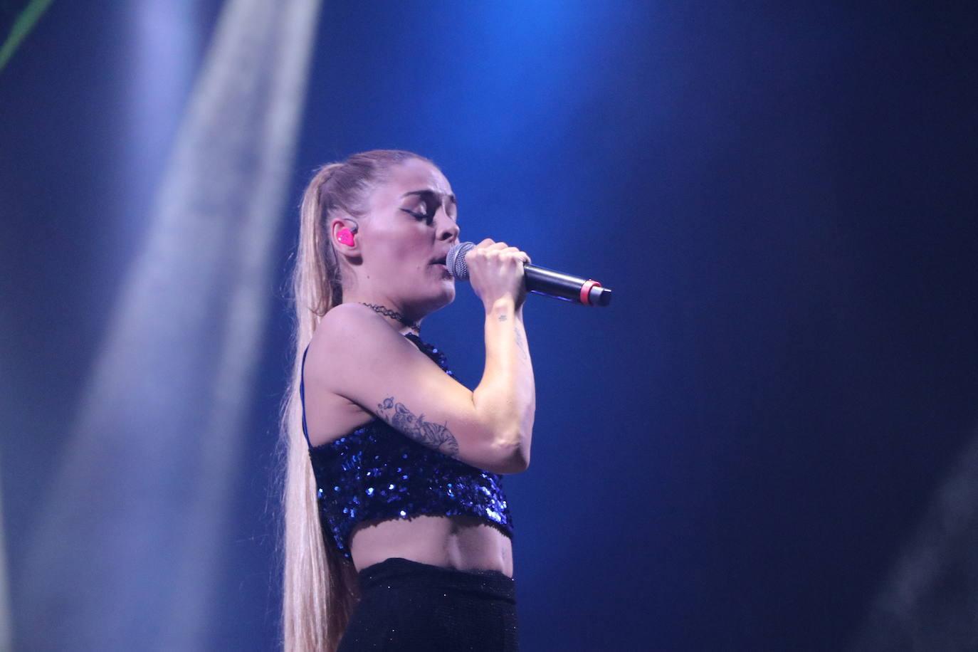 Actuación de la orquesta Clan Zero sobre el escenario de León. 