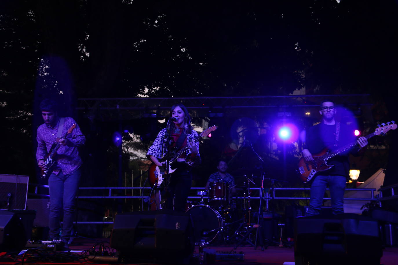 La leonesa Nadia Álvarez durante el concierto del Come y Calle enmarcado dentro de las fiestas de San Juan y San Pedro de León