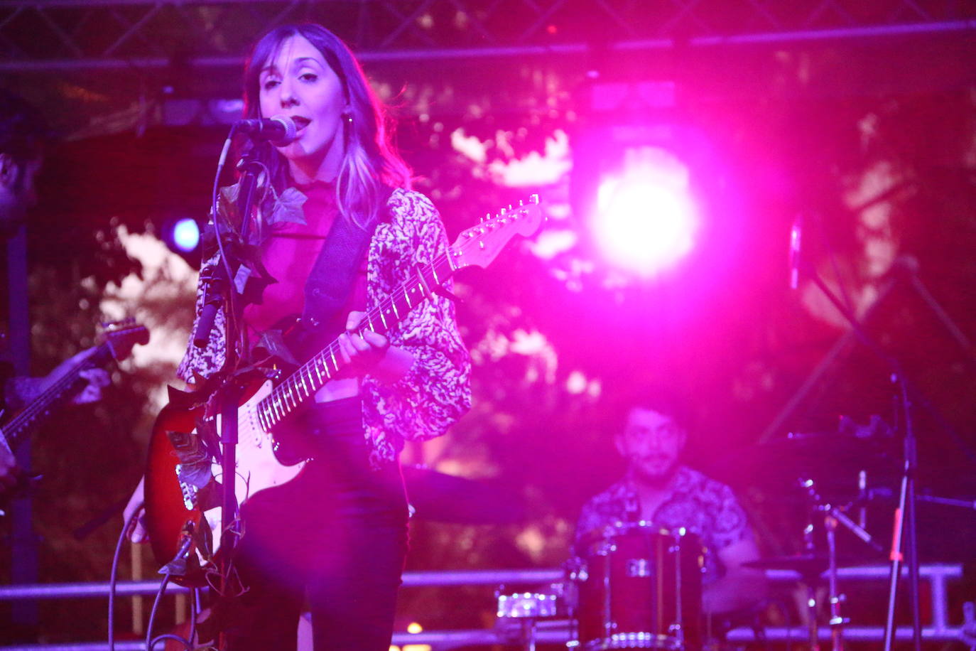 La leonesa Nadia Álvarez durante el concierto del Come y Calle enmarcado dentro de las fiestas de San Juan y San Pedro de León