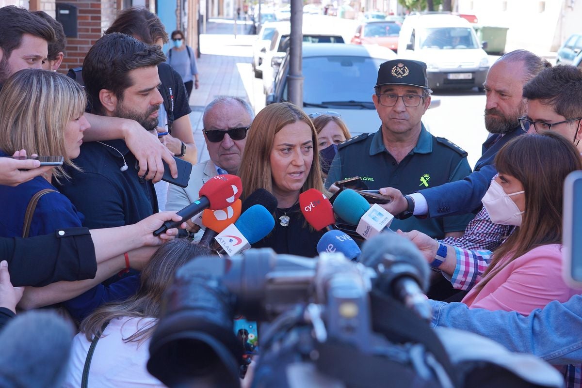 La Delegad del Gobierno, Virginia Barcones, atentiendo a los medios en el lugar de los hechos. 