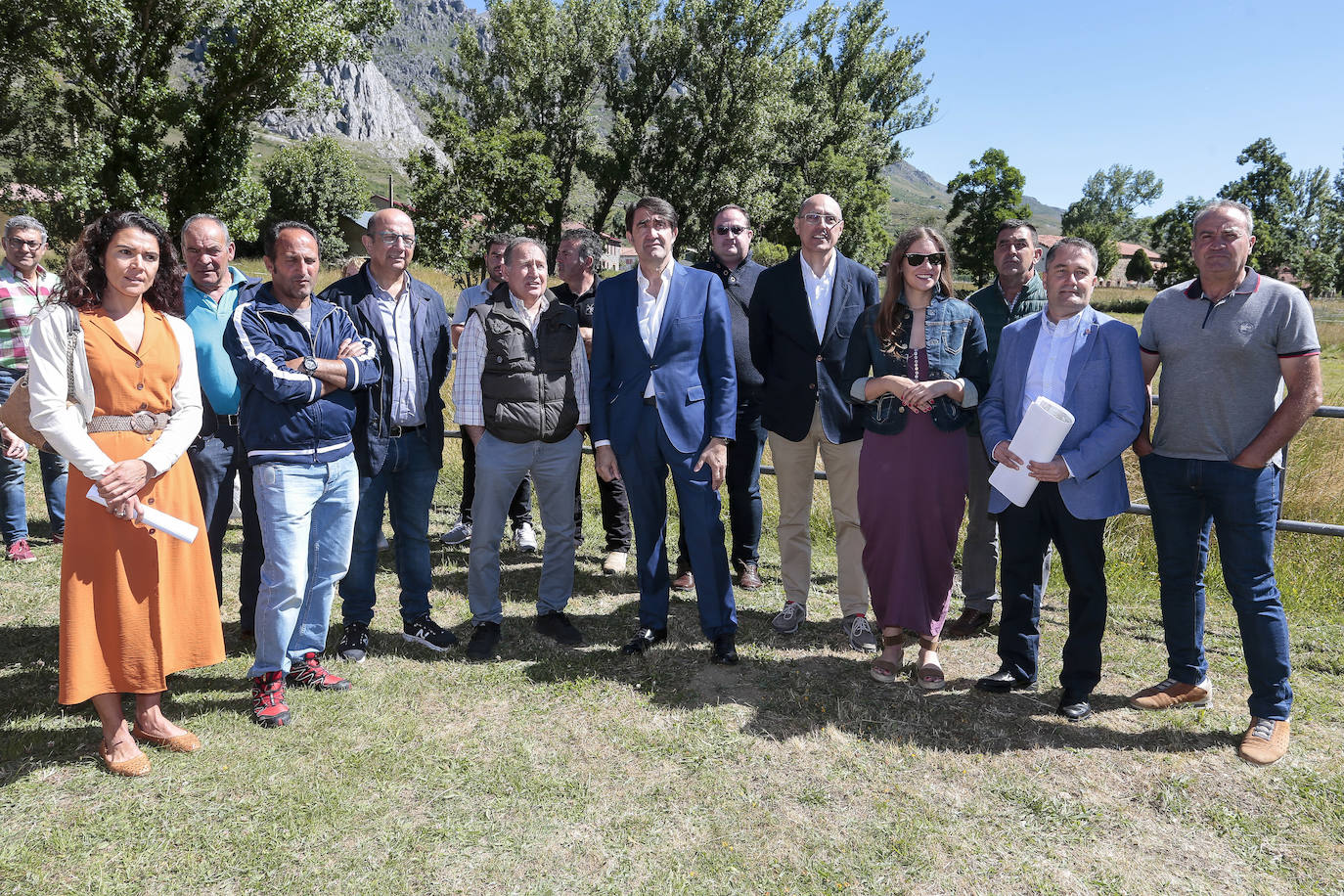 Fotos: Reunión de seguimiento de los daños causados por la construcción de los túneles de la variante ferroviaria de Pajares