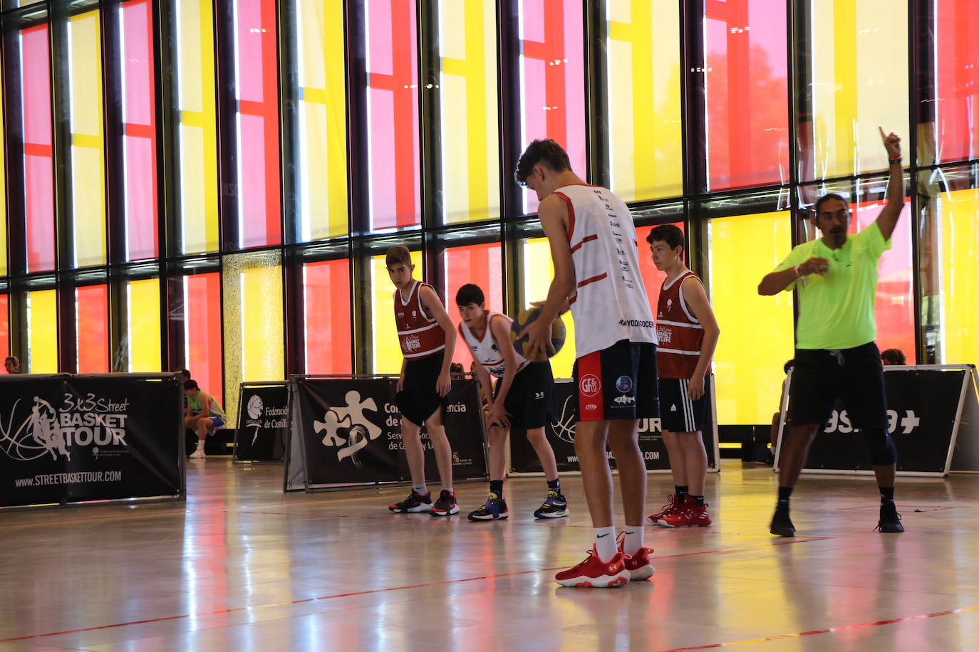 Imágenes de los encuentros del circuito 3X3 Street Basket Tour, celebrado en León. 