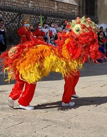 Imagen secundaria 2 - El dragón que voló por León desde China