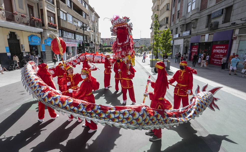 Acto del Instituto Confucio en León que recuerda a la cultura china y una de sus tradiciones más arraigadas.