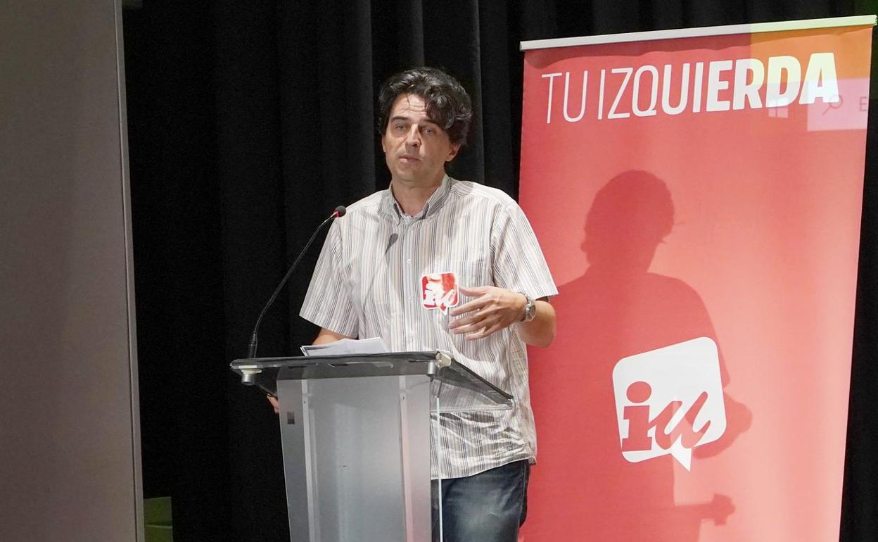 El coordinador de IUCyL, Juan Gascón, durante la conferencia Política Municipal de IUCyL