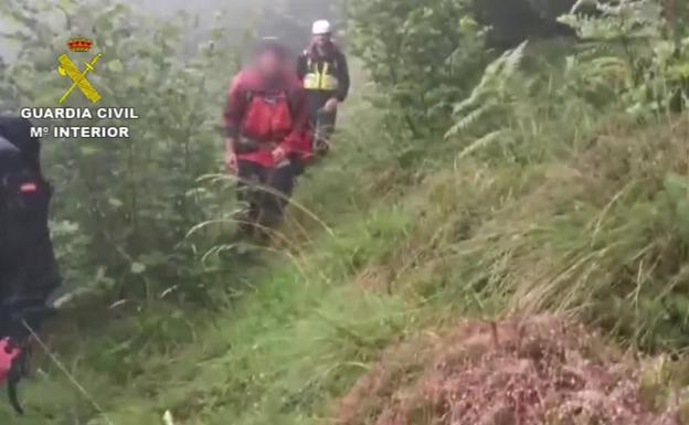 Rescate en el Canal de la Jerrera, en Posada de Valdeón, por parte de la Guardia Civil.