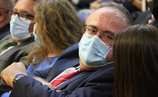 Alejandro Vázquez, consejero de Sanidad, en la entrega de los premios OAT en León.