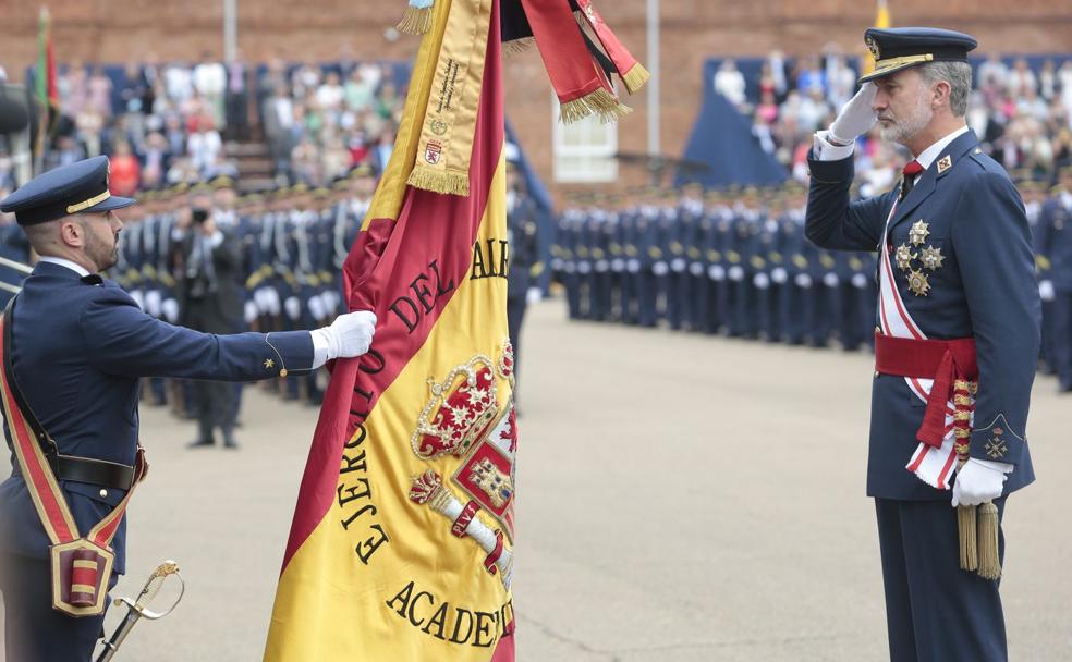 El rey Felipe VI, este miércoles, en la Academia Básica del Aire. 