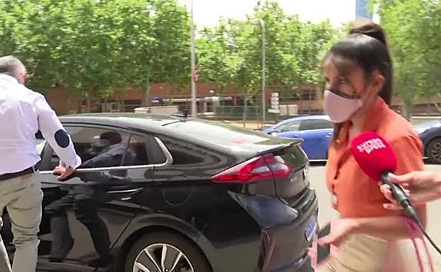 Hemos podido ver a Kiko y lo cierto es que llama la atención el 'modus operandi' que tiene el DJ para escapar de la prensa