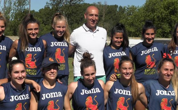 El alcalde de León, José Antonio Diez, visitó y dio su apoyo a la selección nacional femenina de rugby seven, que prepara en León el clasificatorio para el Mundial que tendrá lugar el 16 y 17 de julio en Bucarest.