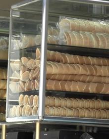 Imagen secundaria 2 - Sombra, helados y hasta paraguas, los aliados para soportar el calor.