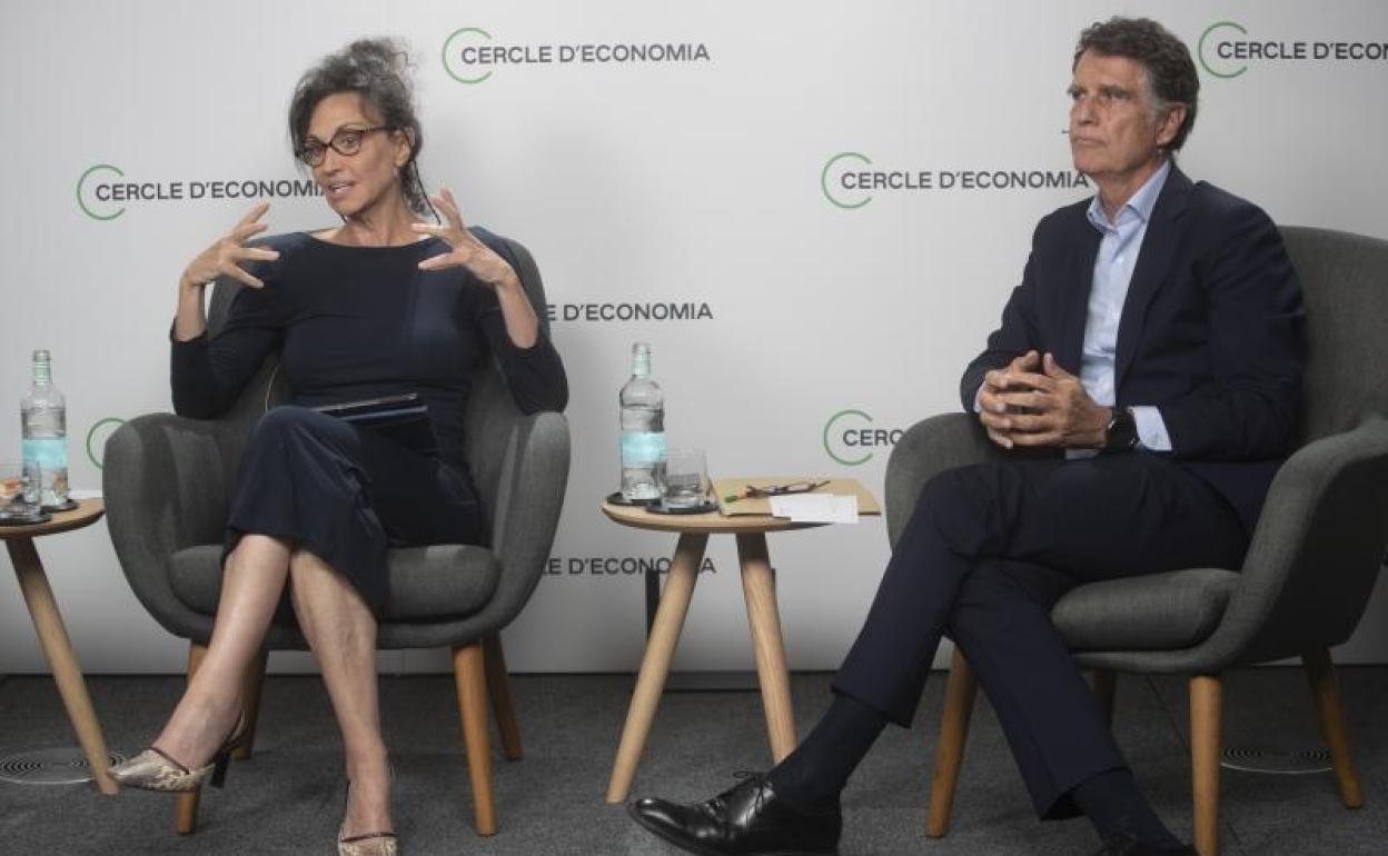 Los dos candidatos a la presidencia del Cercle d'Economia, Jaume Guardiola y Rosa Cañadas. 