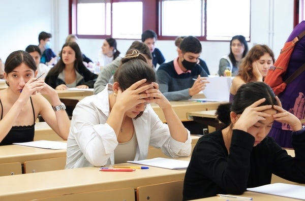 La Universidad de Valladolid celebra la prueba de evaluación de Bachillerato para el acceso a la Universidad (EBAU) en su distrito.