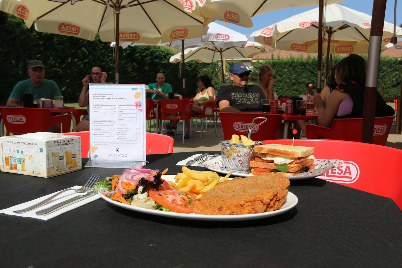 Platos para degustar en 'El Chiringo del Santiago', en Villaquilambre.