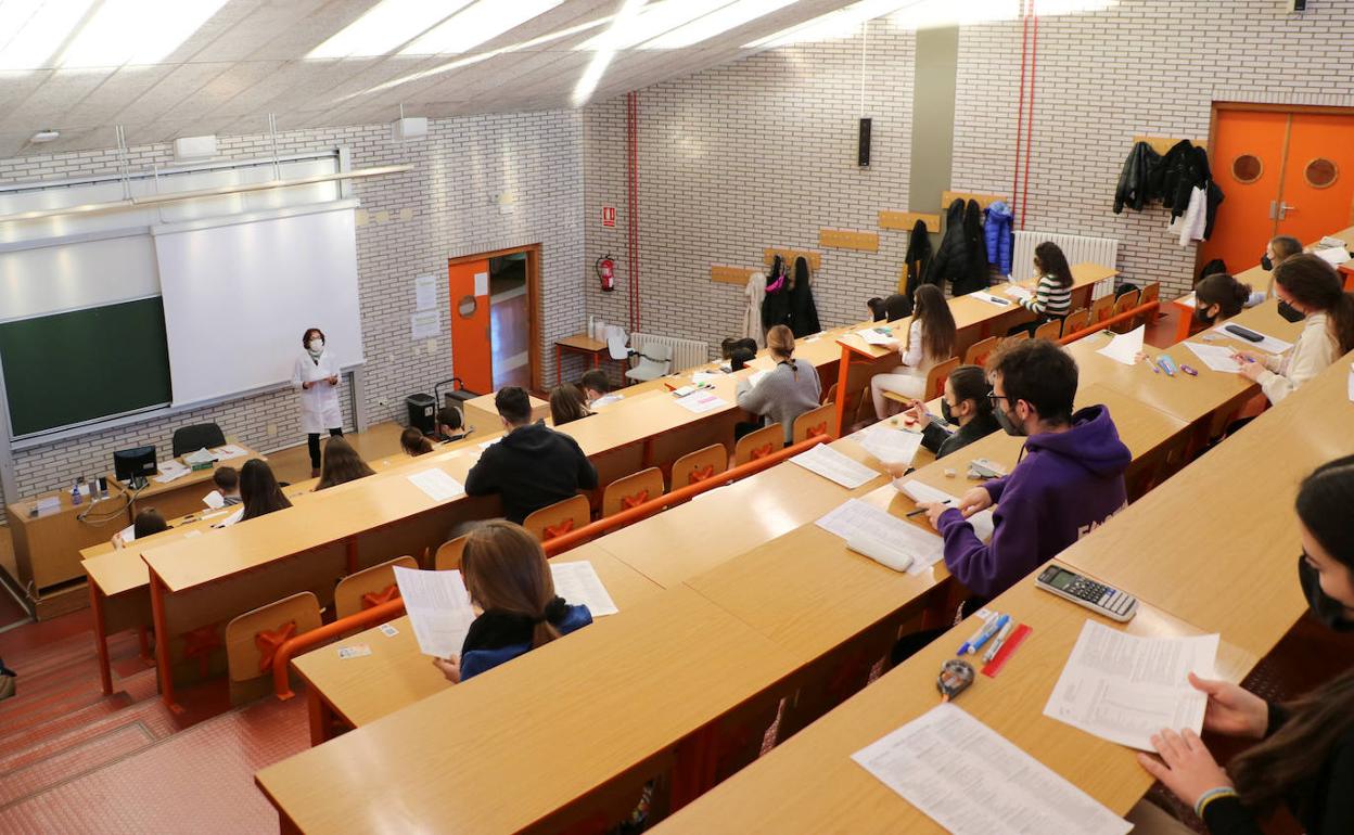 Becas en León | El incremento de las becas por parte del Gobierno beneficiará a 5.300 alumnos leoneses con 4,7 millones