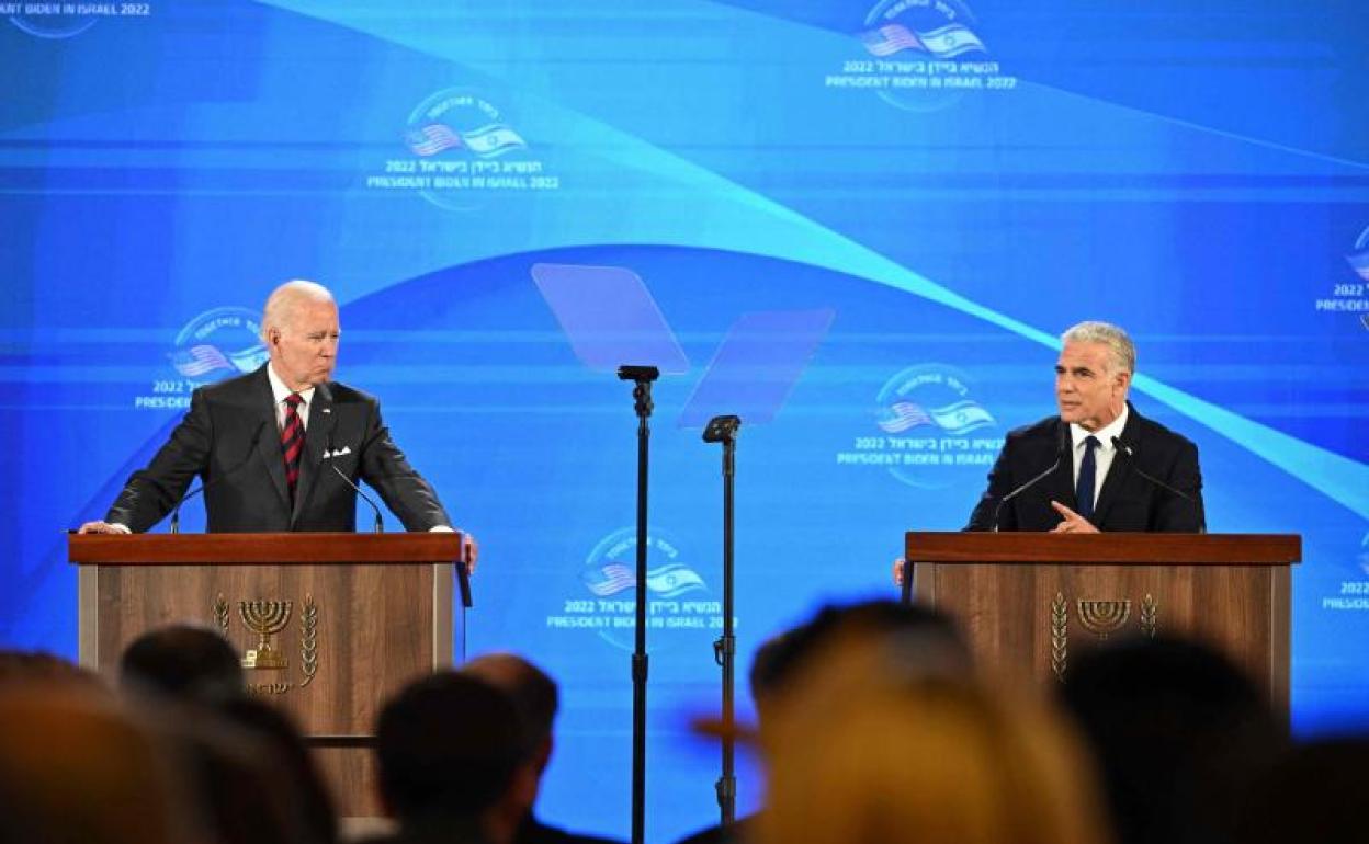 Joe Biden y el primer ministro interino de Israel, Yair Lapid, este jueves en Jerusalén. 