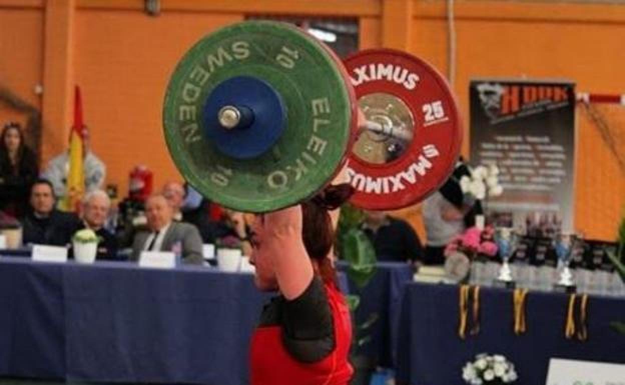 Imagen de archivo de Emma López, en una competición de Powerlifting. 