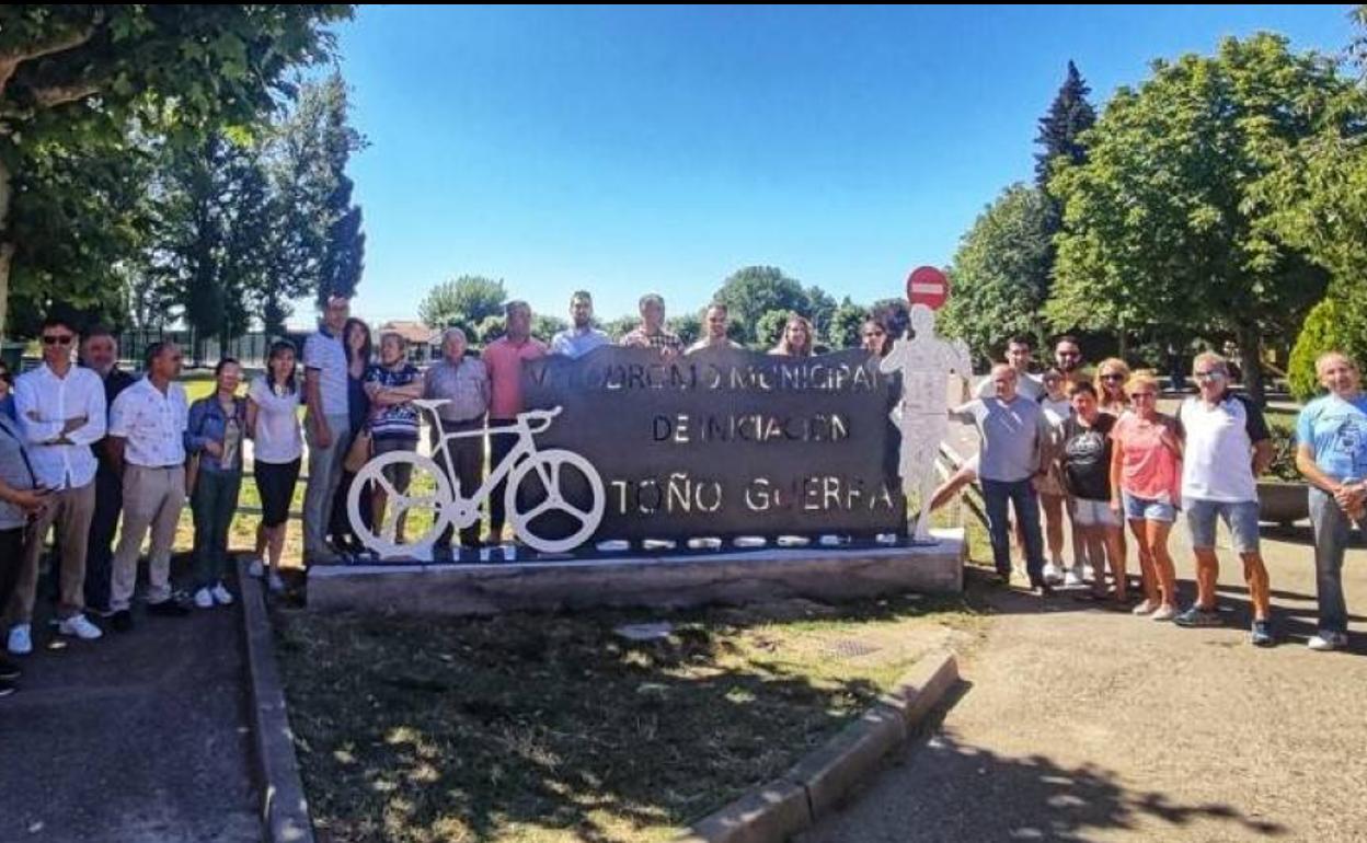 Homenaje de Benavides a su deportista, Toño Guerra.