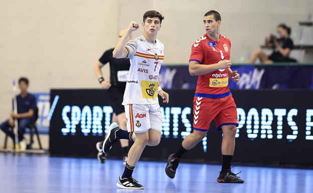 Antonio Martínez en el encuentro con la selección española U20. 