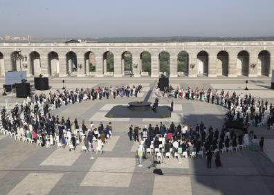 Imagen secundaria 1 - Imágenes del acto en el Palacio Real. 