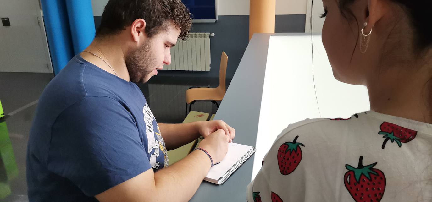 La actividad ha servido como sesión final de BioArt, una iniciativa entre Biología y Arte