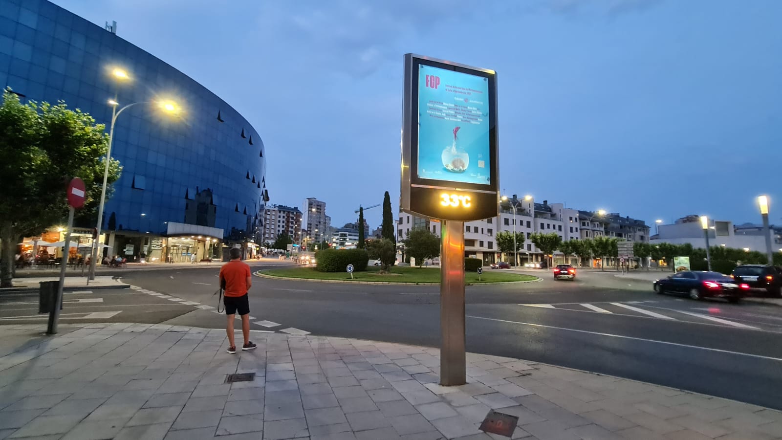 Los leoneses se acostumbran a vivir las madrugadas con temperaturas más propias del sur peninsular. En las noches tropicales, con 33º en la pasada madrugada, los espacios públicos sirven para aliviar el calor. «Donde mejor se duerme es en la terraza».