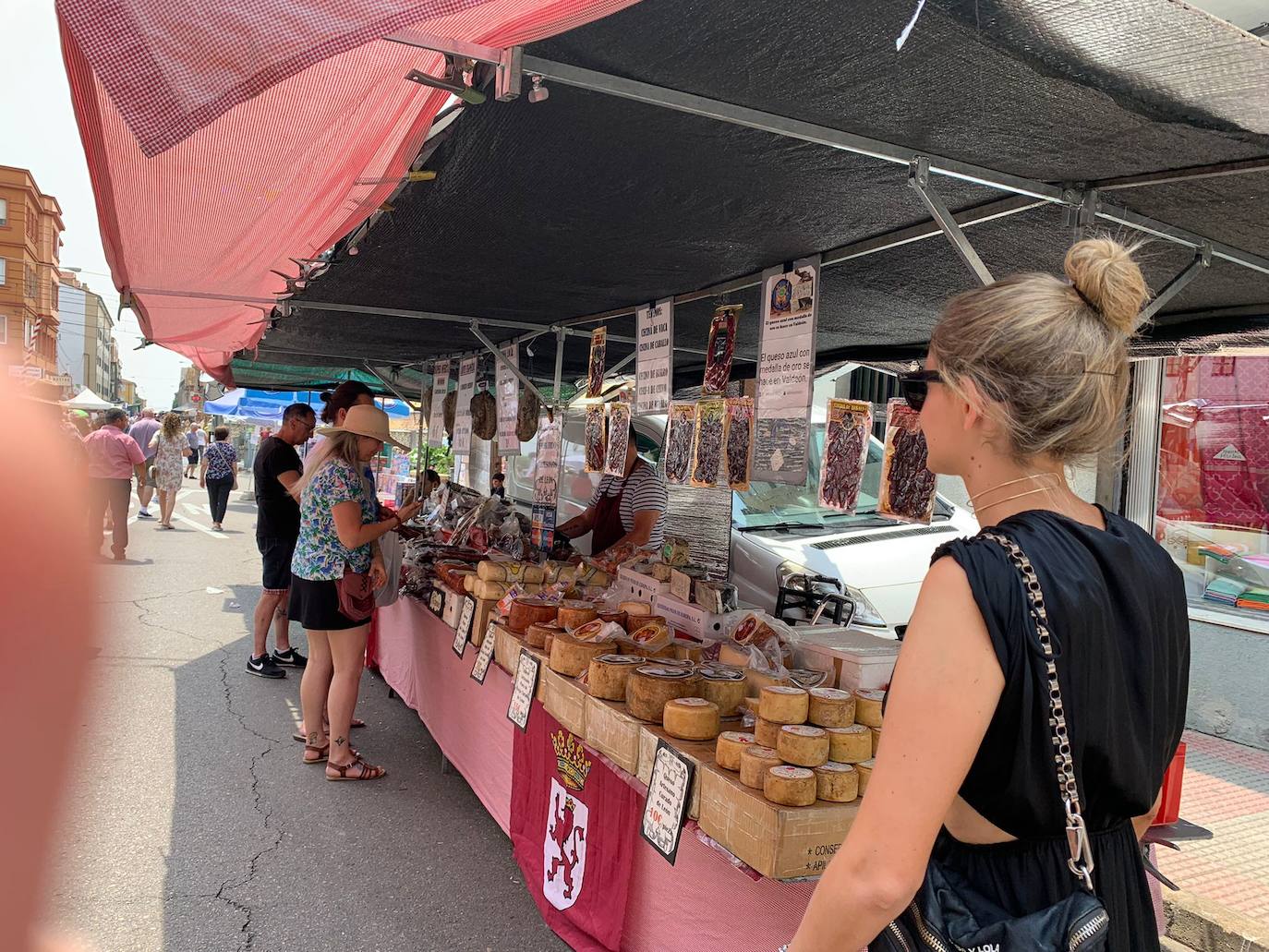 La artesanía y los productos de la zona vuelven a ensalzarse en una de las ferias que atrae a miles de turistas.