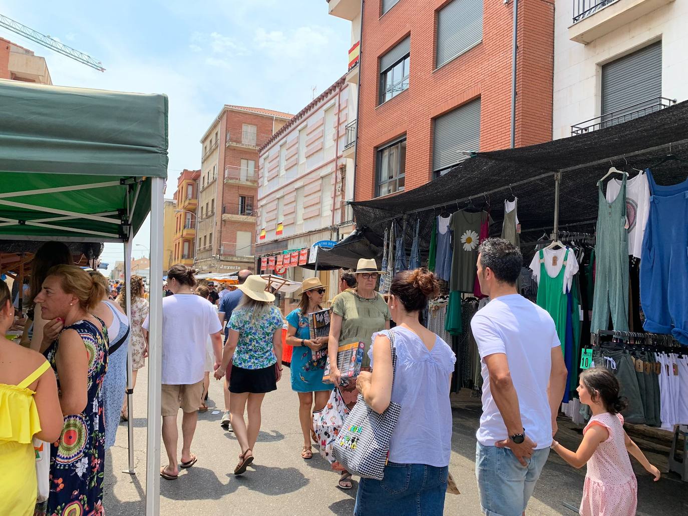 La artesanía y los productos de la zona vuelven a ensalzarse en una de las ferias que atrae a miles de turistas.