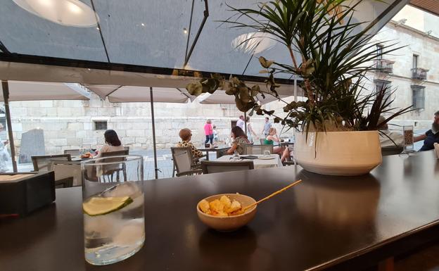 Galería. Vistas desde una de las mesas de la terraza de la Cafetería Victoria.