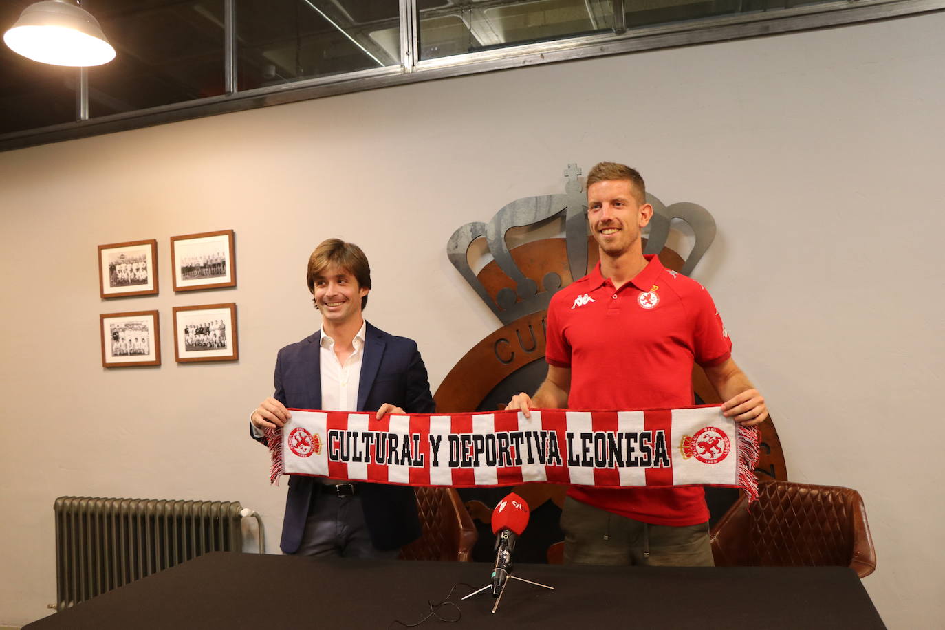 Presentación de Tarsi Aguado, como nuevo jugador de la Cultural Leonesa. 