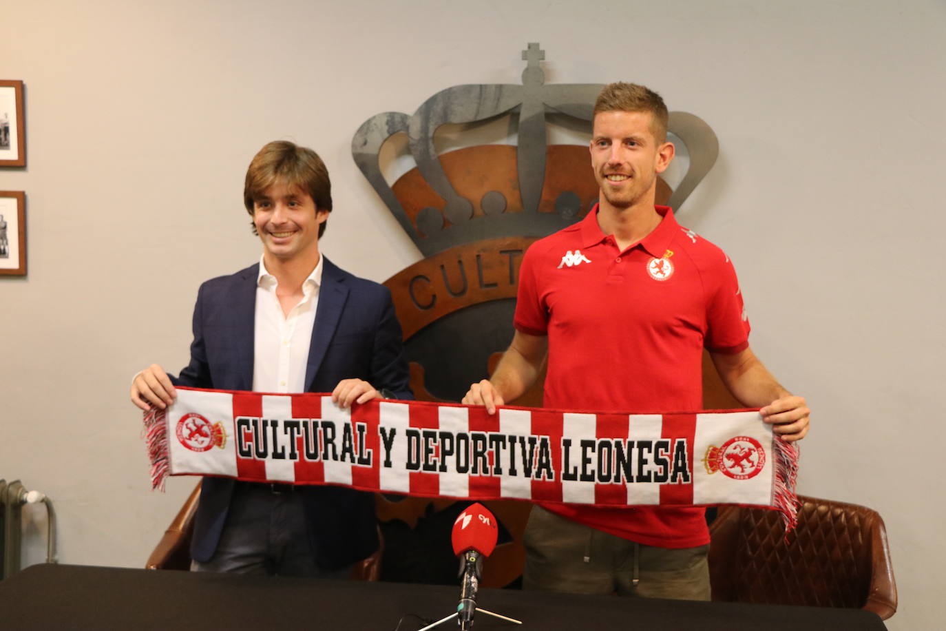 Presentación de Tarsi Aguado, como nuevo jugador de la Cultural Leonesa. 