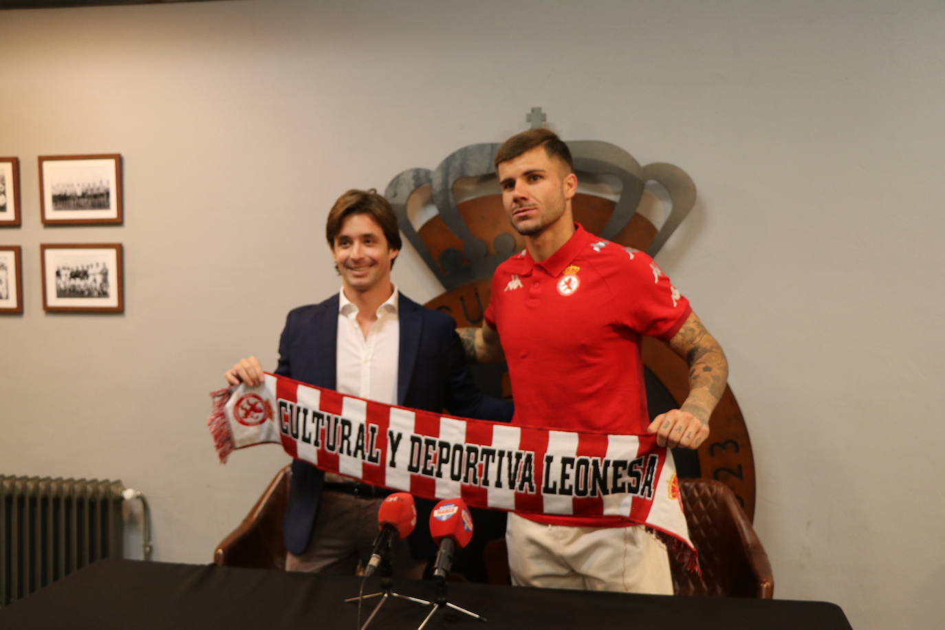 Presentación de Pol Ballesté, como nuevo jugador de la Cultural y Deportiva Leonesa. 