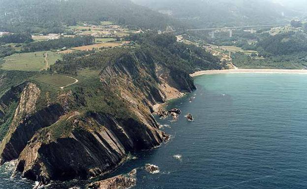 Playa de La Concha de Artedo, en el concejo de Cudillero, Asturias.