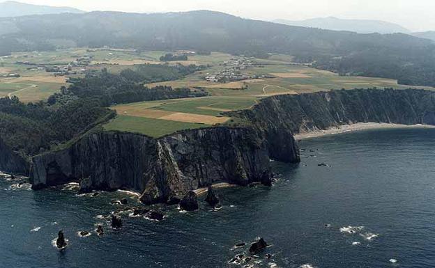 Playa de Perceberos, en el concejo de Valdés, Asturias.