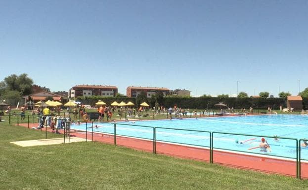 Las piscinas de Villaobispo, la opción perfecta para disfrutar del caluroso verano leonés. 