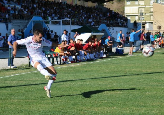 Los leoneses se han medido en Guardo al Racing en el primer partido de pretemporada de la Cultural y que ha supuesto el estreno de Eduardo Docampo al frente del conjunto blanco