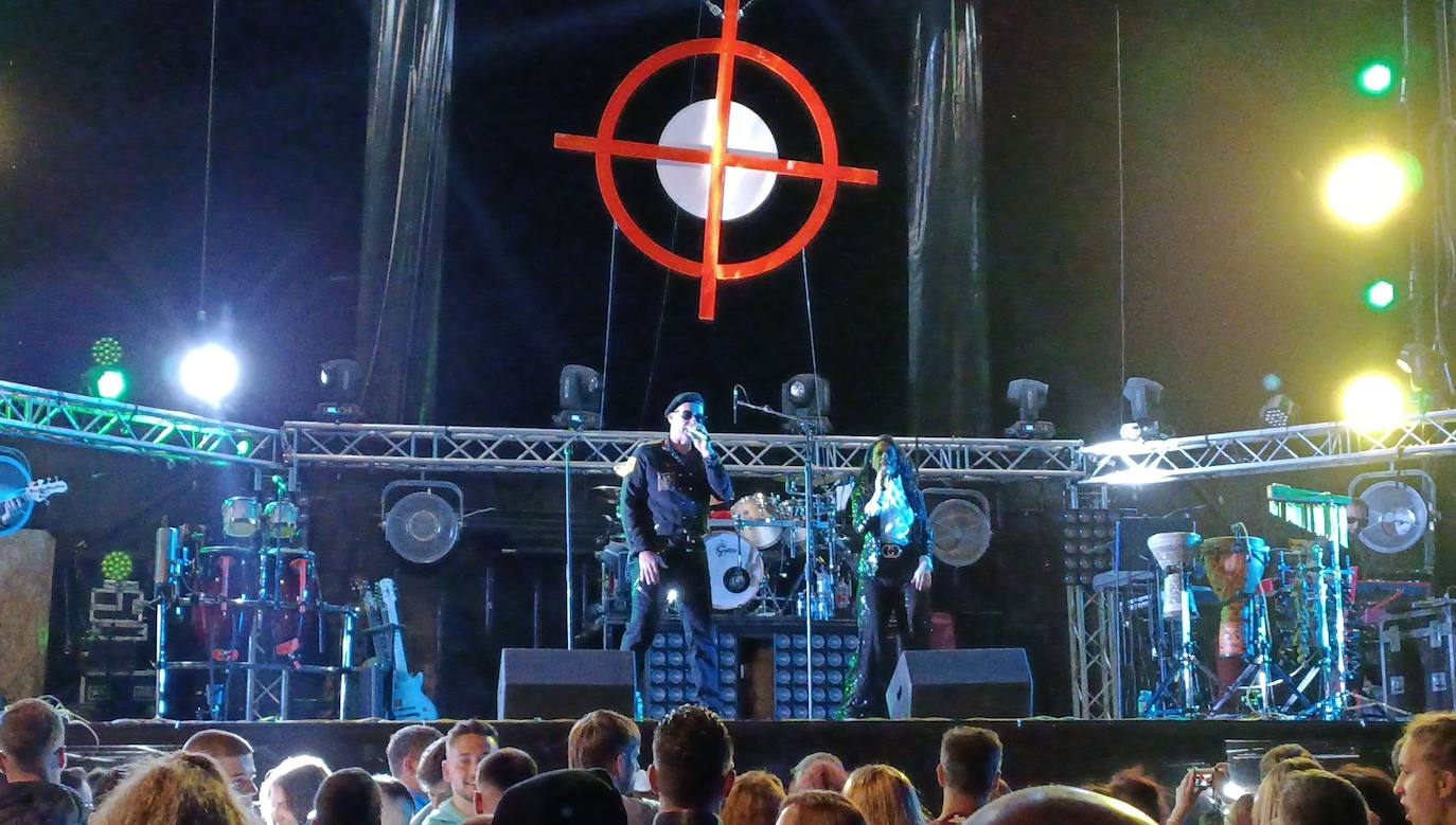 'Amistades Peligrosas' puso el gran broche a las fiestas patronales de Cármenes, que han regresado tras dos años de parón por la pandemia